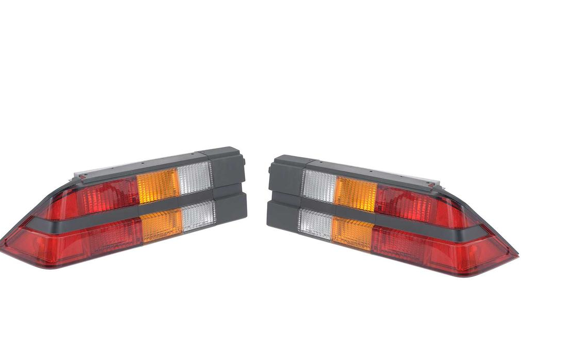 165-3 Pair of Tail Lights Chevrolet Camaro 1985-1990 - Image 1