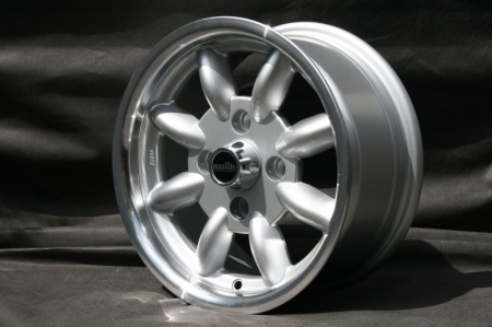 Llanta Nissan 120,140,160,180 cherry