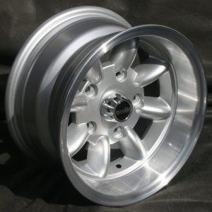 Llanta Minilite 7x13 Honda S800 (solo parte trasera)