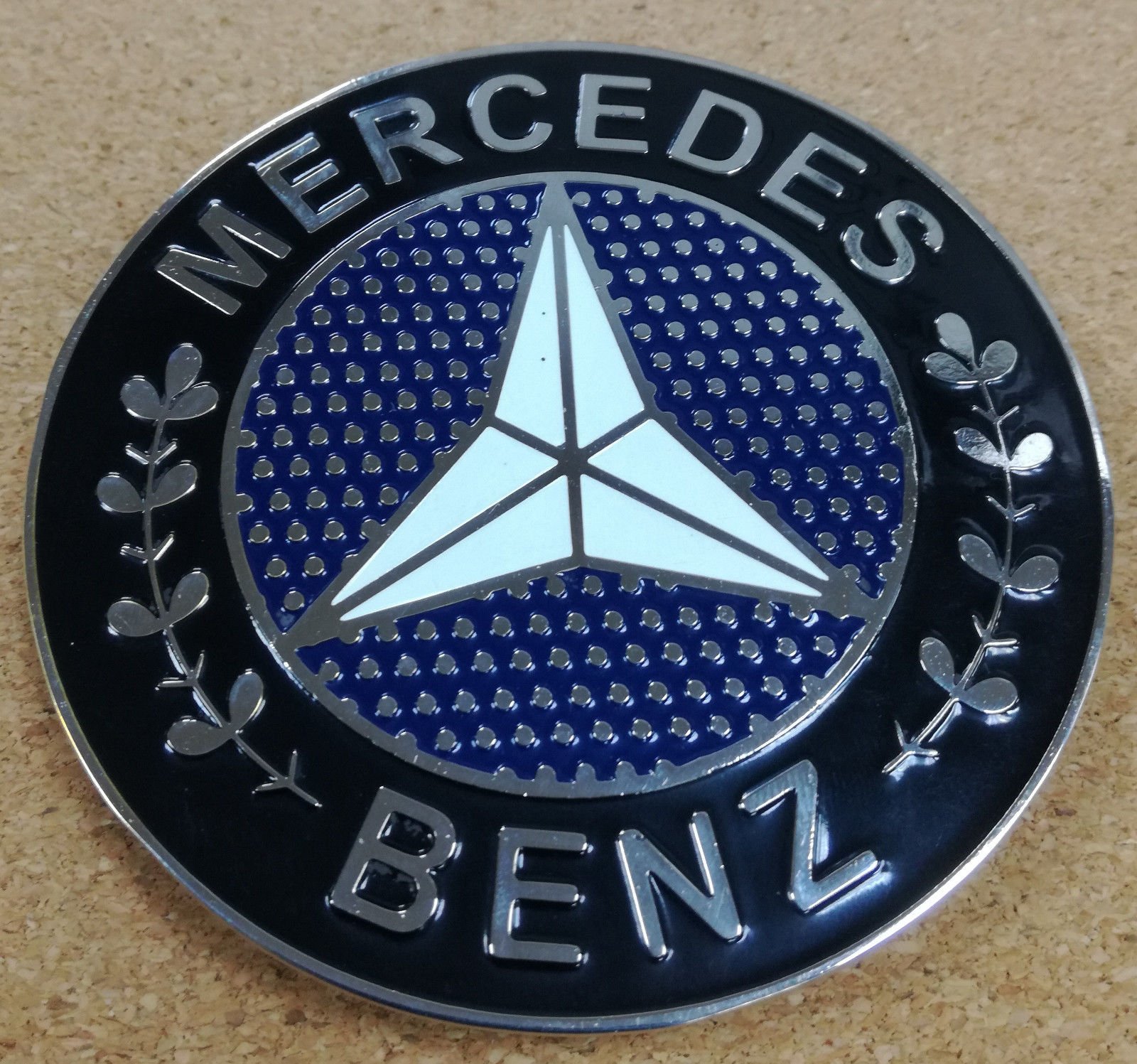 Anagrama metálico Mercedes Benz Mercedes-Benz Metal Emblem - Image 1