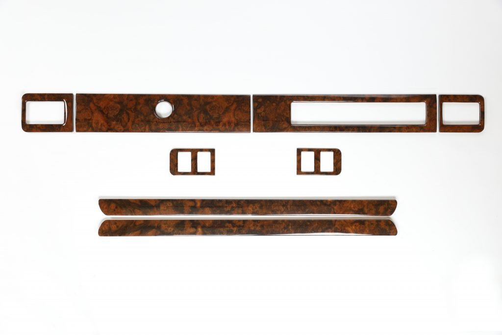 xjslatestdrhwalnutdashboardsetcompdoorcaps-1 Kit Standard de paneles de madera de nogal. Jaguar XJS (1981-85) - Imagen 1